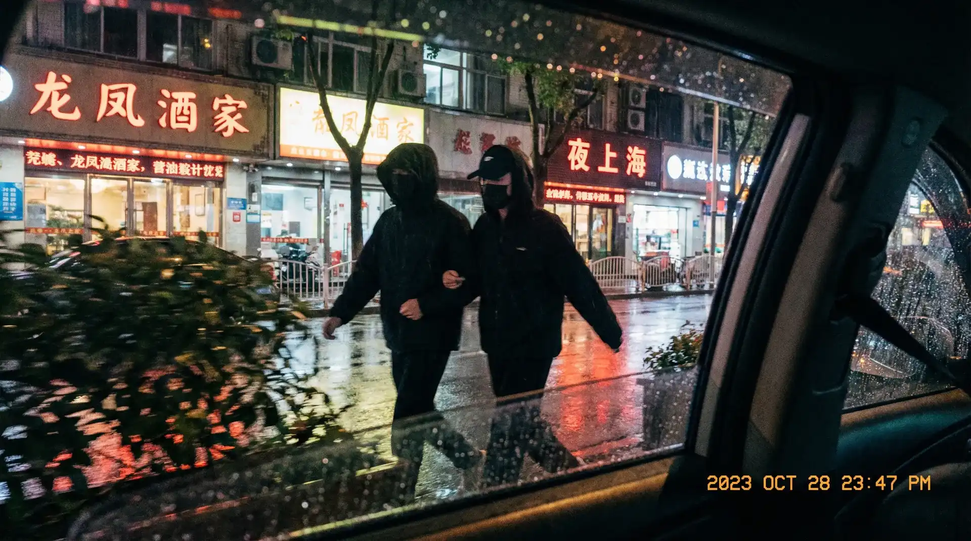 亚娱app - 顶流明星深夜密会现场抓拍照片